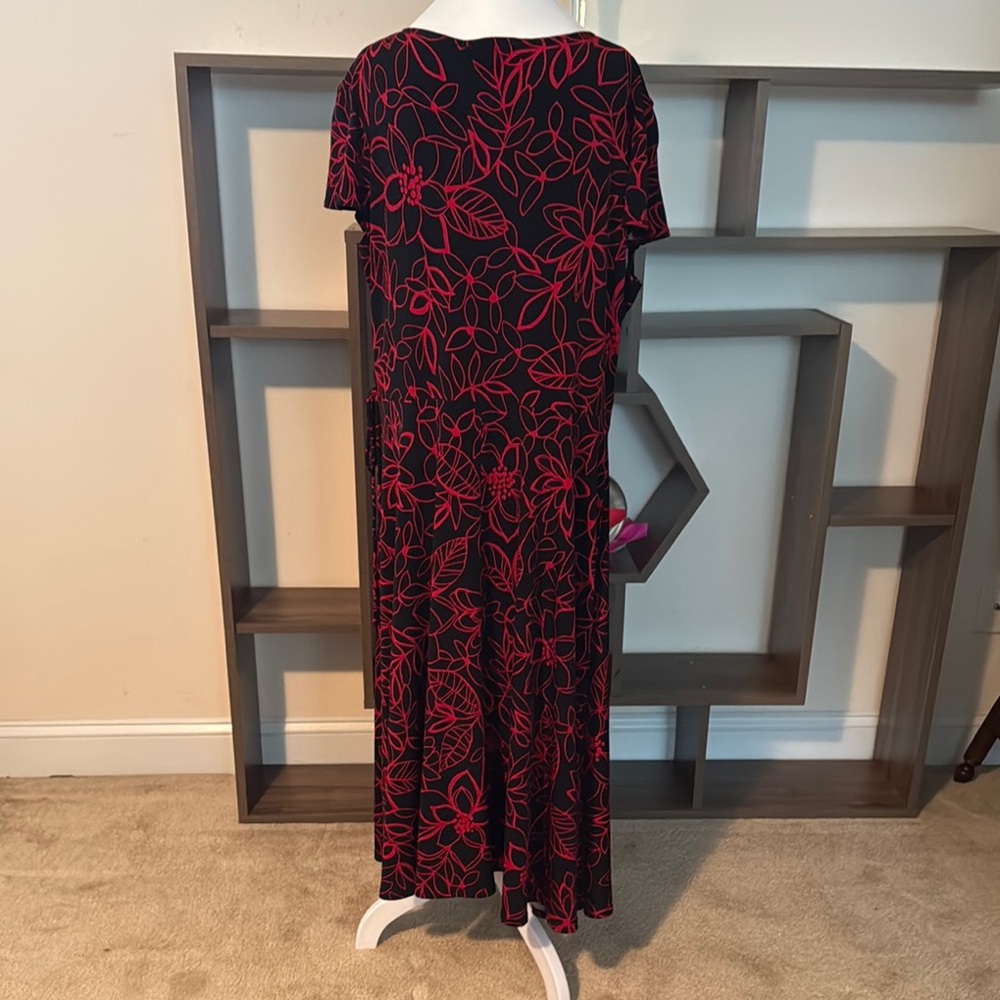 Floral V-Neck Wrap Dress - Black and Red - Picture 3 of 5